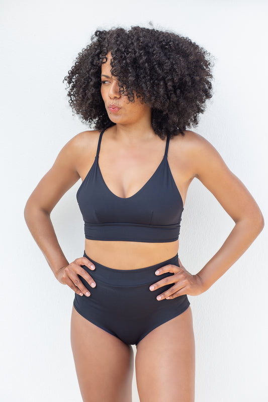 Made with butter-soft material, these reversible modern bikini bottoms are high-waisted with a small shaping effect. A moderate fit and a little hint of cheekiness will offer you enough coverage while still having lots of fun.